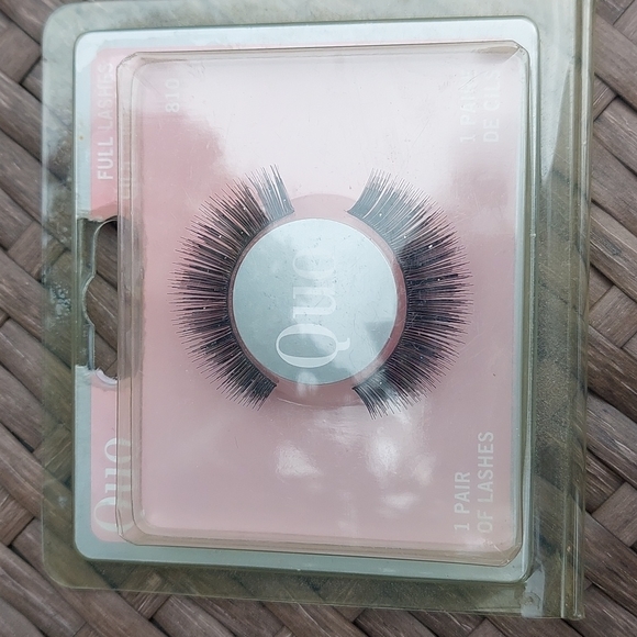 Lashes - Picture 1 of 3